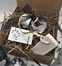 Load image into Gallery viewer, Cedarwood Men's Shower Box