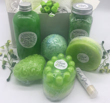 Load image into Gallery viewer, Pamper Bath Box (Eucalyptus)