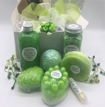 Load image into Gallery viewer, Pamper Bath Box (Eucalyptus)